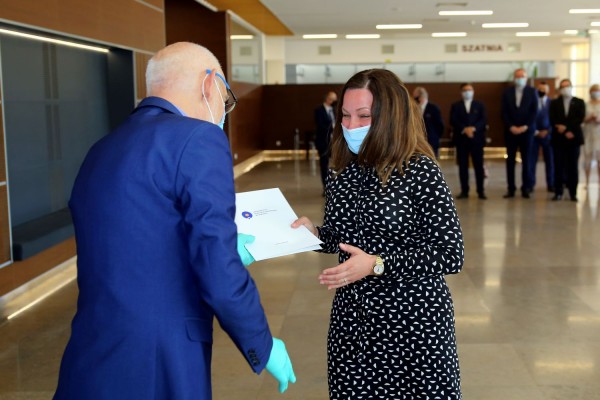 Click to zoom the picture.